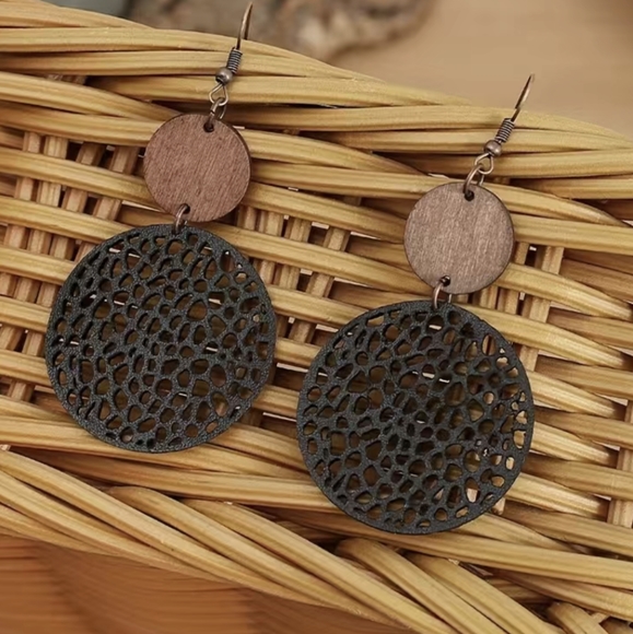 NWT Hollow Round Drop Earrings - Bohemian Style - Picture 3 of 6